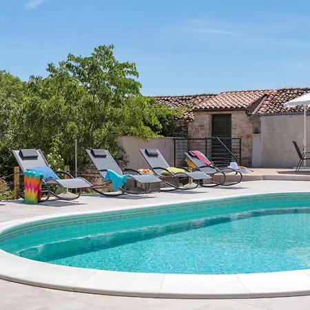 2 Bedroom Gorgeous In Holiday home