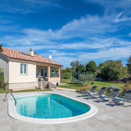 2 Bedroom Gorgeous In Holiday home